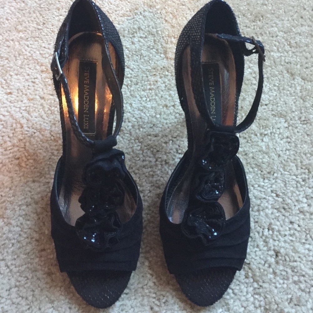 Women’s Steve Madden Luxe Black strap suede pump shoe floral flower size 10
